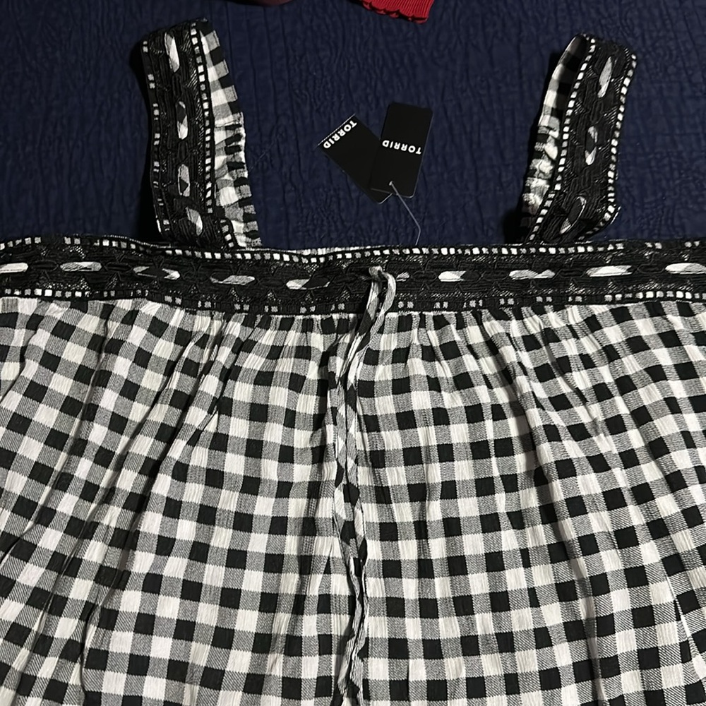 Torrid - Picture 2 of 7